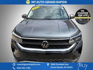 Used 2023 Volkswagen Taos SE w/ Panoramic Sunroof Package AWD/4WD video 2
