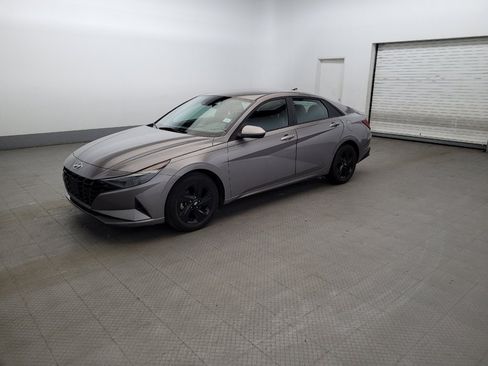 Used 2023 Hyundai Elantra SEL w/ Cargo Package FWD image 2