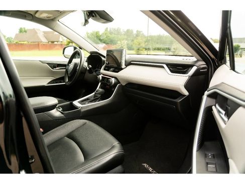 Used 2025 Toyota RAV4 XLE w/ Convenience Package FWD image 18