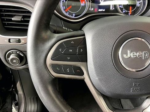Used 2019 Jeep Cherokee Latitude Plus FWD image 10