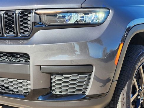 Certified 2025 Jeep Grand Cherokee L Altitude image 8