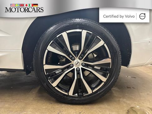 Certified 2023 Volvo XC60 B5 Plus w/ Protection Package Premier AWD/4WD image 32