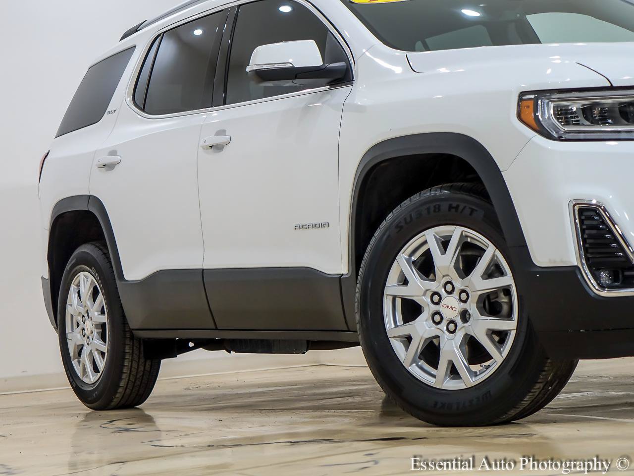 Used 2023 GMC Acadia SLT FWD image 4
