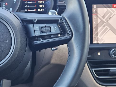 Certified 2025 Porsche Macan image 27