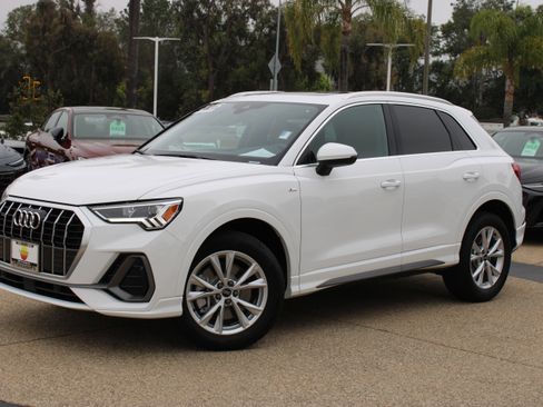 Certified 2025 Audi Q3 2.0T Premium w/ Convenience Package AWD/4WD image 1