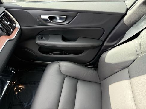Certified 2025 Volvo V60 B5 Cross Country Plus image 33