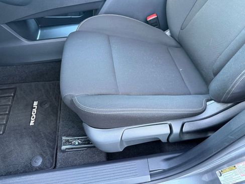 Used 2023 Nissan Rogue S image 12