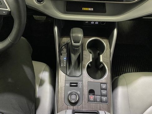 Used 2023 Toyota Highlander Limited image 24