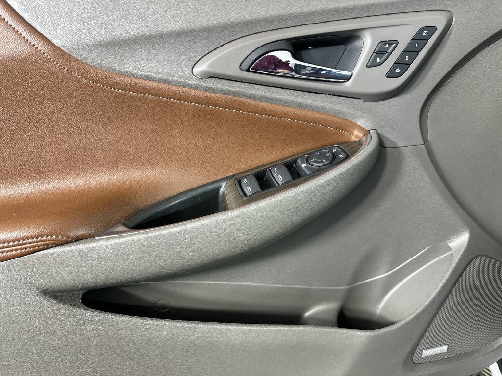 Used 2018 Chevrolet Malibu Premier FWD image 24