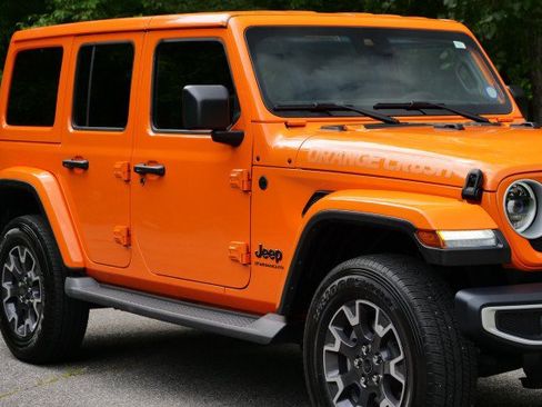Used 2025 Jeep Wrangler Unlimited Sahara AWD/4WD image 41