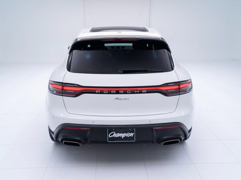 Certified 2024 Porsche Macan AWD/4WD image 10
