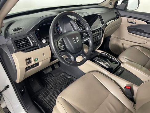 Used 2019 Honda Pilot Touring image 3