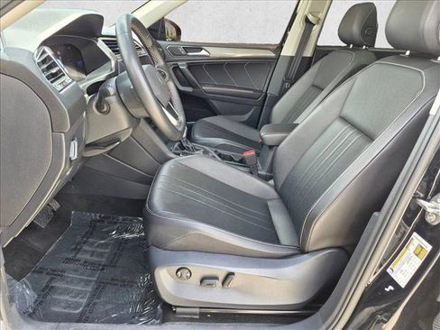 Used 2022 Volkswagen Tiguan SE AWD/4WD image 16