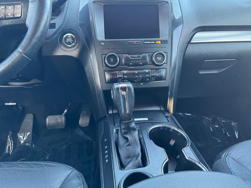 Used 2018 Ford Explorer XLT w/ Equipment Group 202A image 11