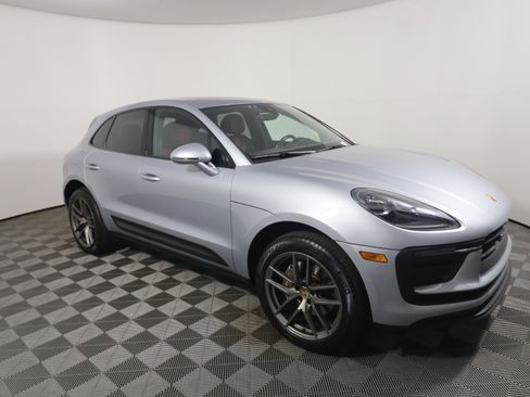 Certified 2023 Porsche Macan image 9