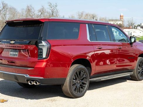New 2026 Chevrolet Suburban Premier image 6
