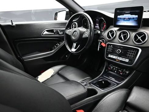 Used 2019 Mercedes-Benz CLA 250 image 12