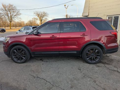 Used 2018 Ford Explorer XLT w/ Equipment Group 202A image 4