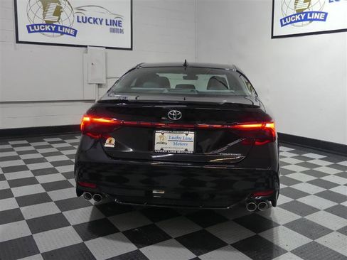Used 2019 Toyota Avalon Touring w/ Advanced Safety Package image 8