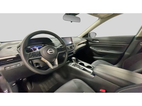 Used 2024 Nissan Altima 2.5 SV FWD image 29