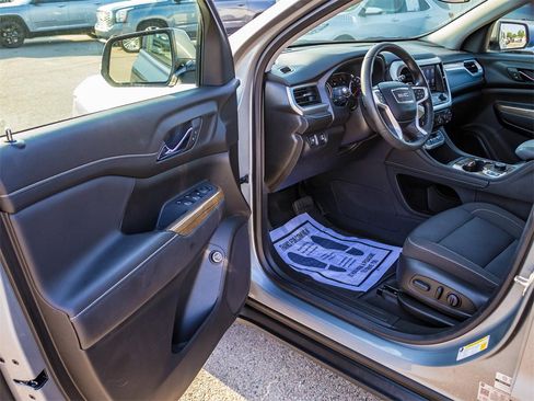 Used 2023 GMC Acadia SLE w/ Driver Convenience Package image 25