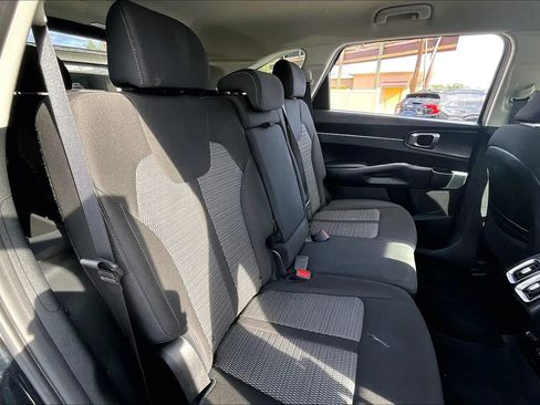 Used 2023 Kia Sorento LX FWD image 28