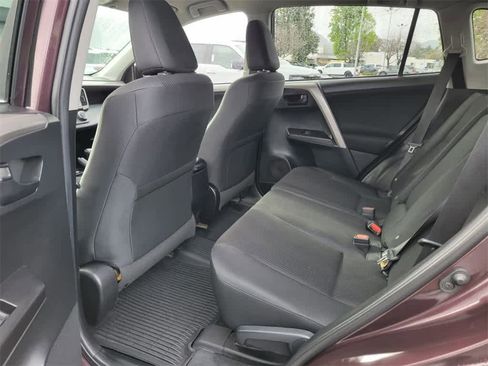 Used 2018 Toyota RAV4 LE image 13