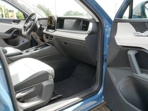 Certified 2025 Volkswagen Tiguan SE AWD/4WD image 20