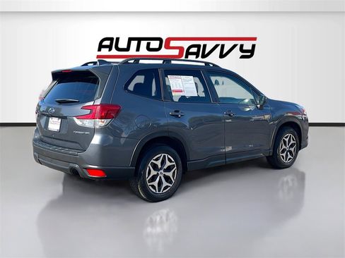 Used 2022 Subaru Forester Premium image 7
