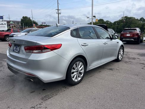 Used 2017 Kia Optima LX FWD image 3