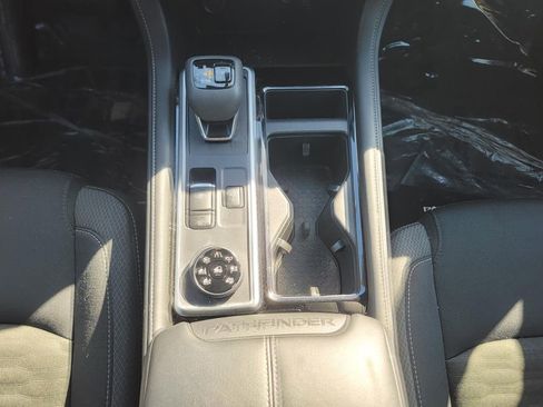 Used 2024 Nissan Pathfinder SV AWD/4WD image 25