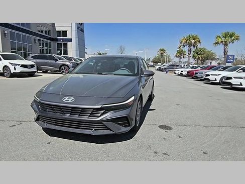 Used 2024 Hyundai Elantra SEL FWD image 34