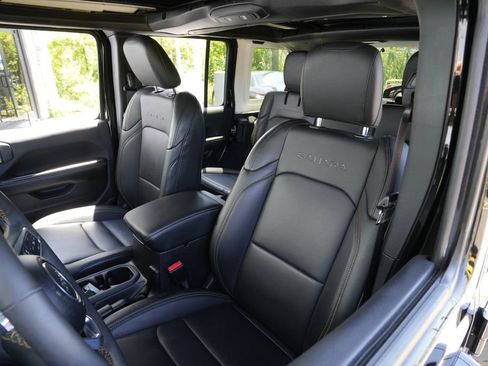 Used 2024 Jeep Wrangler Unlimited Sahara w/ Technology Group AWD/4WD image 24