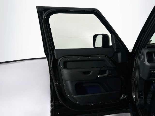 New 2026 Land Rover Defender 110 X-Dynamic SE AWD/4WD image 11