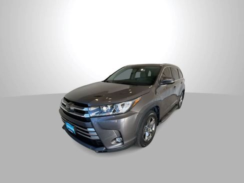 Used 2017 Toyota Highlander Limited image 4