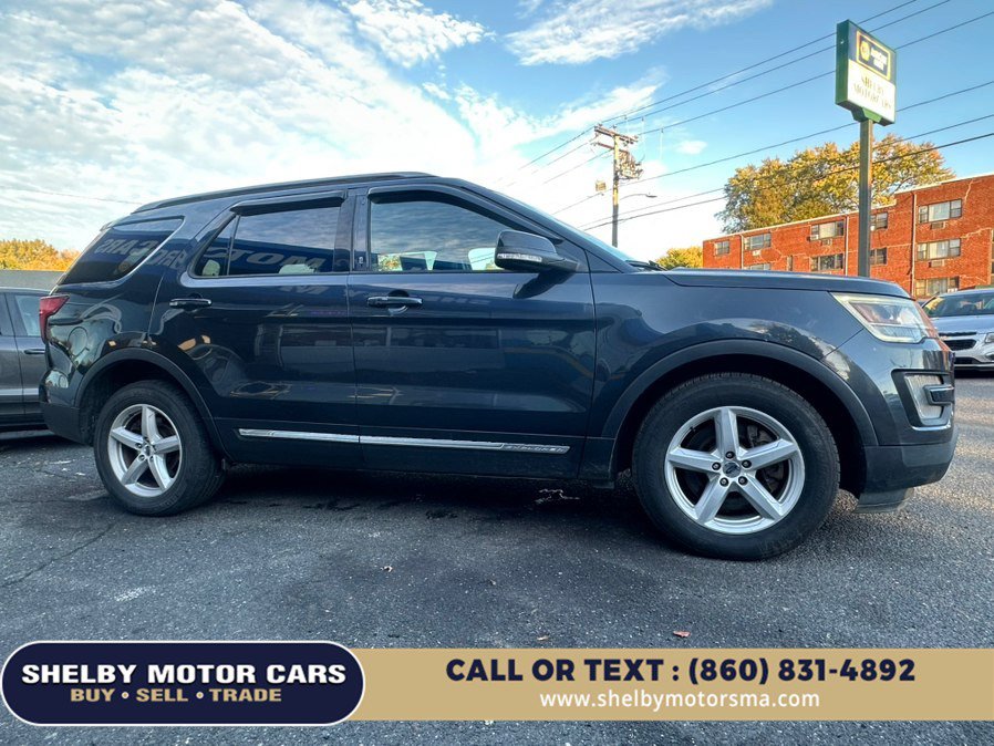 Used 2017 Ford Explorer XLT w/ Equipment Group 201A AWD/4WD image 3
