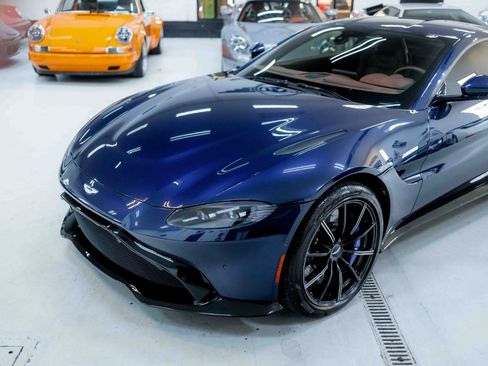 Used 2020 Aston Martin V8 Vantage Coupe image 32