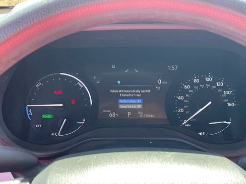 Used 2025 Toyota Sienna LE image 6