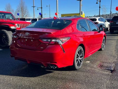 Used 2024 Toyota Camry SE image 9