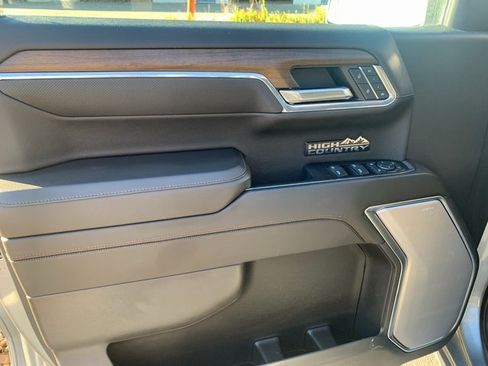 Used 2024 Chevrolet Silverado 1500 High Country image 7
