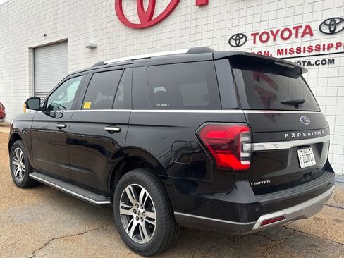 Used 2023 Ford Expedition Limited image 3