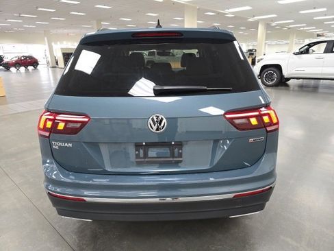 Used 2021 Volkswagen Tiguan SE w/ Panoramic Sunroof Package image 4