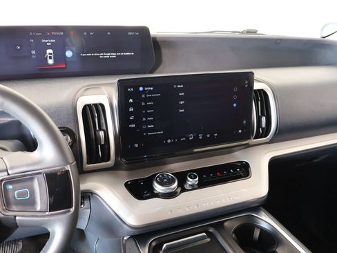 Used 2025 Ford Expedition Active RWD image 5