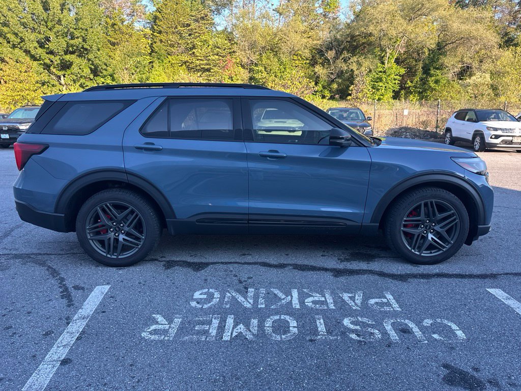 Used 2025 Ford Explorer ST w/ Sun And Sound Package AWD/4WD image 4