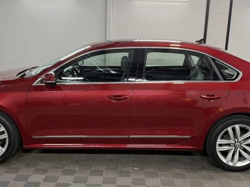 Used 2017 Volkswagen Passat 1.8T SE FWD image 4