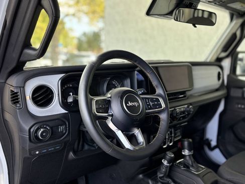 Used 2024 Jeep Wrangler Unlimited Sahara AWD/4WD image 14