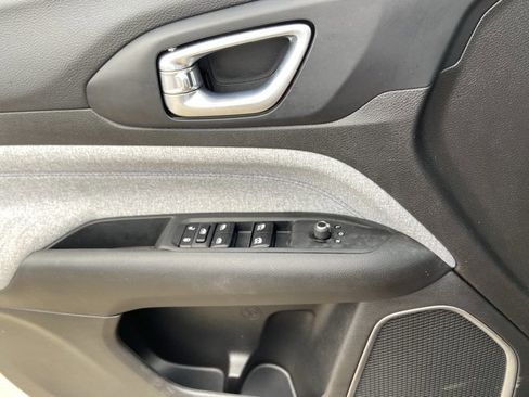 Used 2024 Jeep Compass Latitude image 45