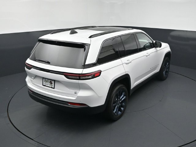 New 2026 Jeep Grand Cherokee Limited AWD/4WD image 17