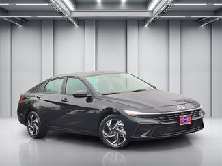 Used 2025 Hyundai Elantra Sport video 1