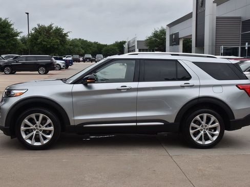 Used 2023 Ford Explorer Platinum w/ Technology Package AWD/4WD image 8